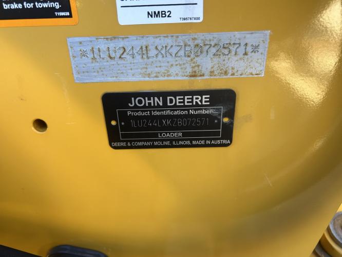 John Deere 244L