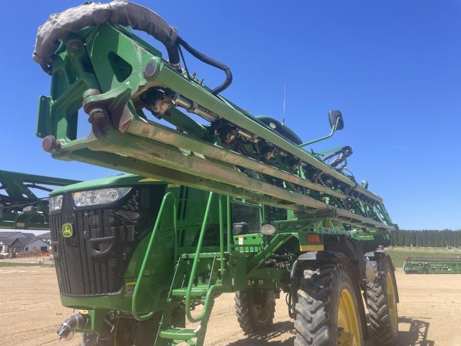 John Deere R4044