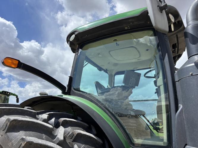 John Deere 8320R