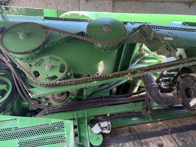 John Deere S670