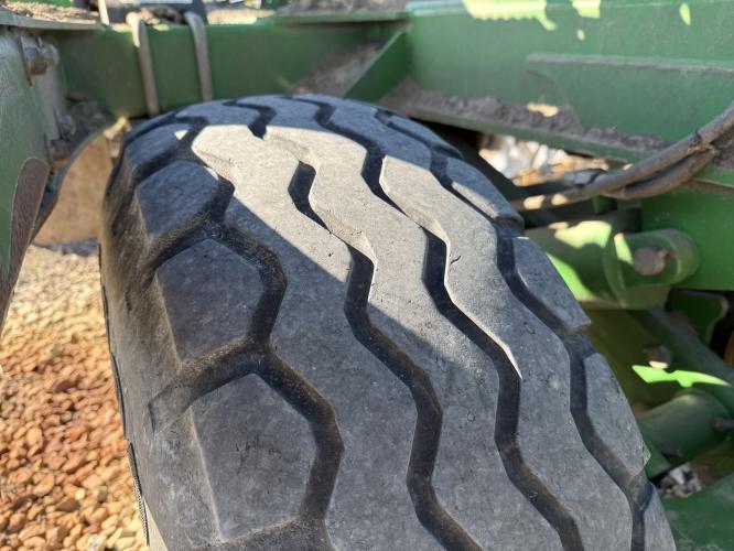 John Deere 2720