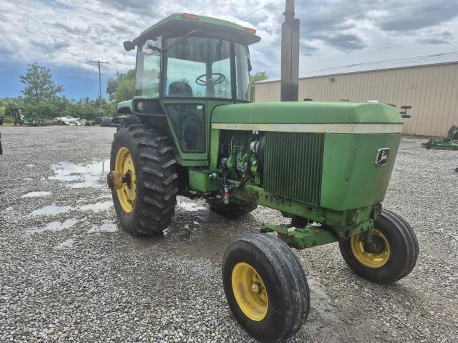 John Deere 4430