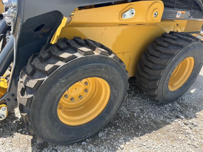 John Deere 334 P