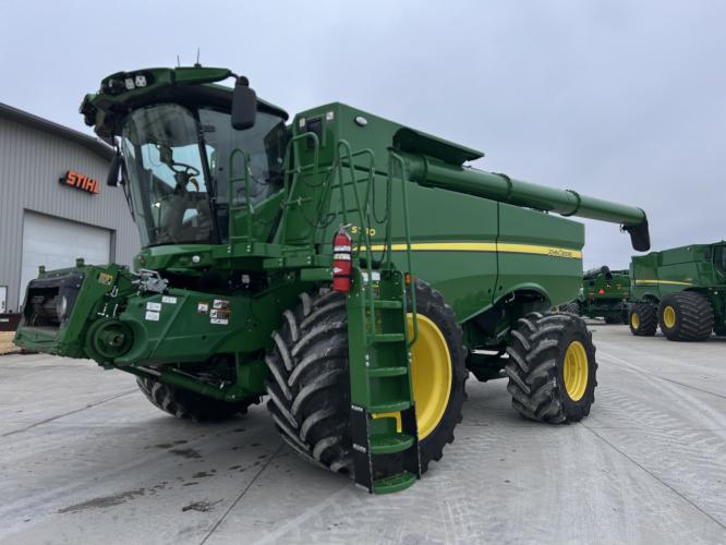 John Deere S790