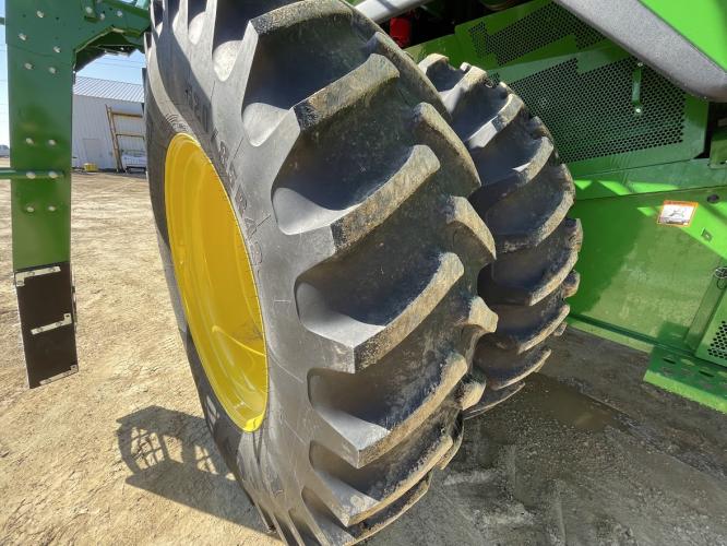 John Deere S7 700