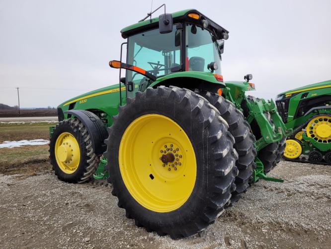 John Deere 8330