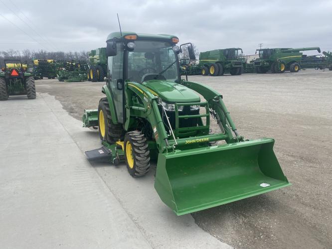 John Deere 3046R