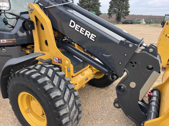 John Deere 326 P