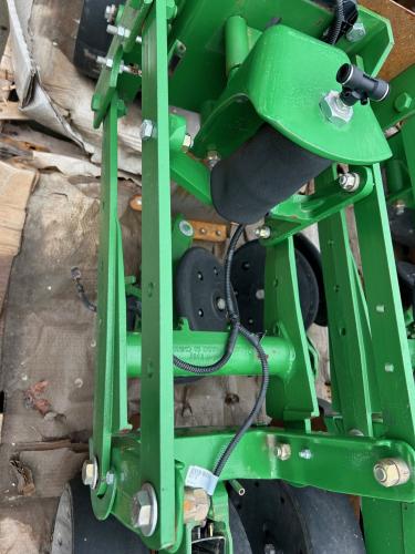 John Deere XP row unit w/ closing wheels, long arms,