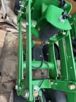 John Deere XP row unit w/ closing wheels, long arms,