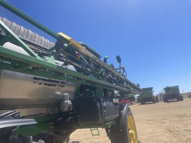 John Deere R4044