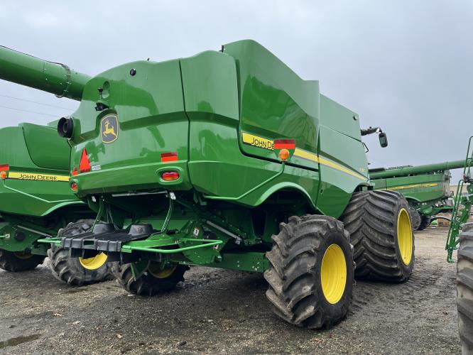 John Deere S780