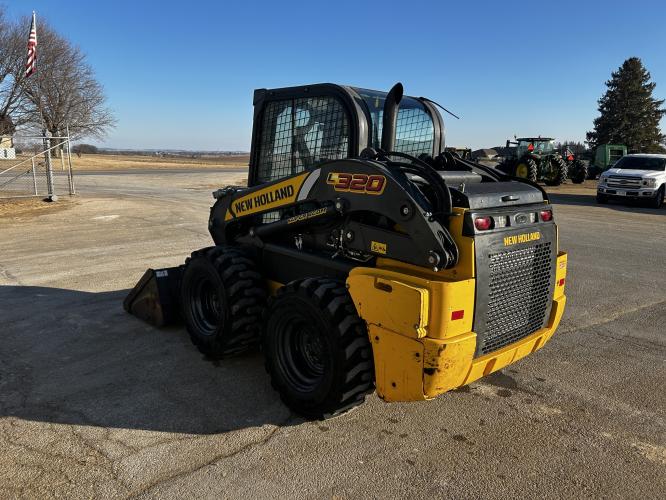 New Holland L320