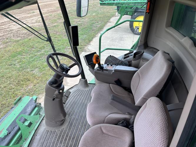 John Deere S670