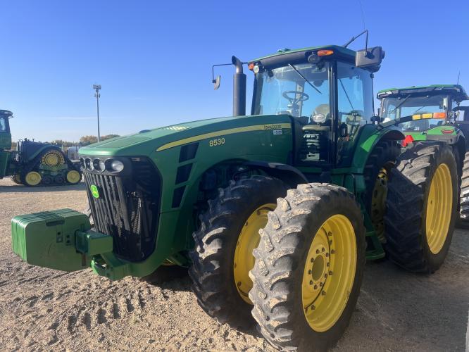 John Deere 8530