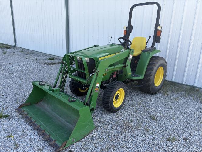 John Deere 3025E