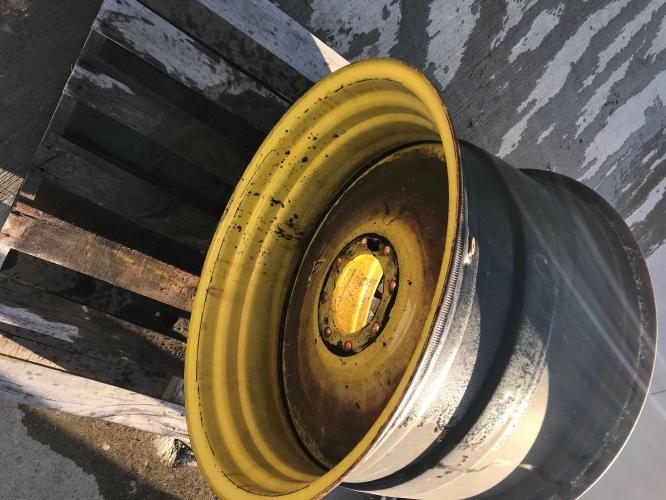 John Deere AH227712 / AXE39061 - 28x18 wheel