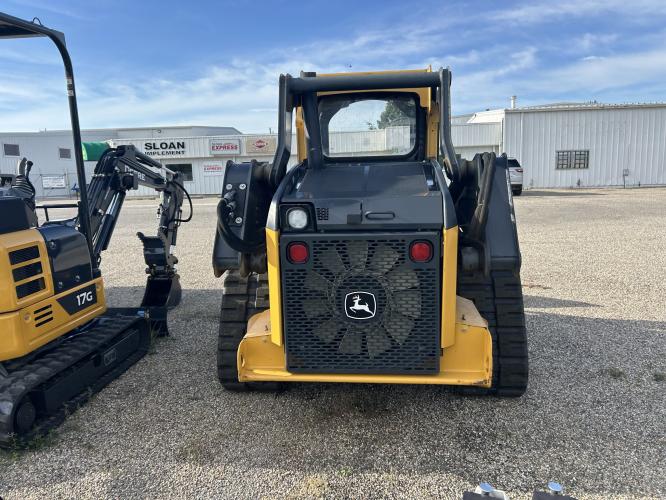 John Deere 323E