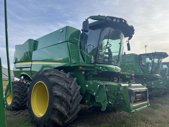 John Deere S790
