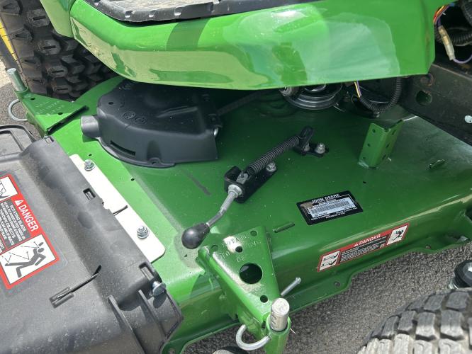 John Deere X590