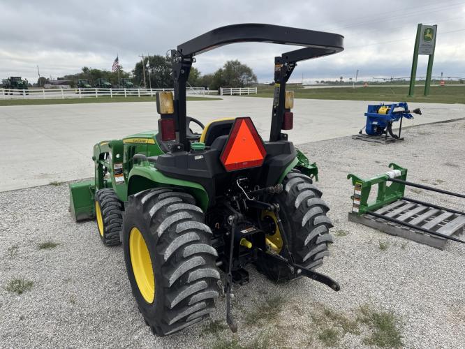John Deere 3038E