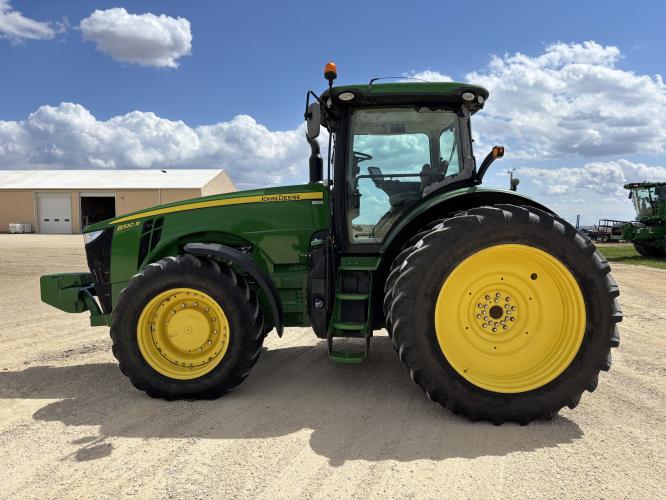 John Deere 8320R