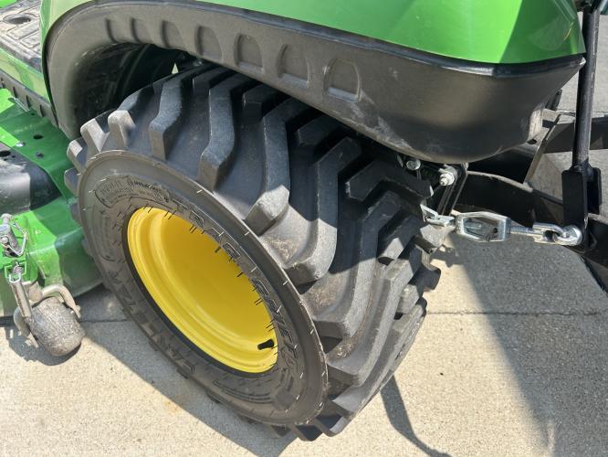 John Deere 1025R
