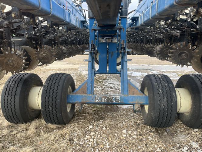 Kinze 3700