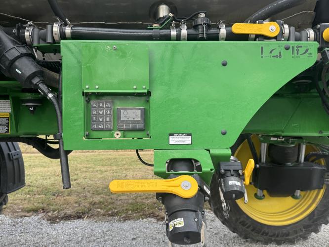 John Deere R4038