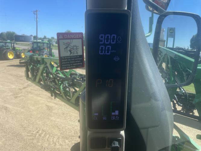 John Deere R4044
