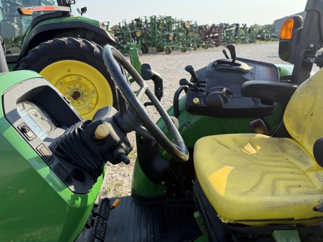 John Deere 5075M