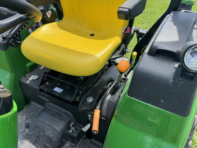 John Deere 2032R