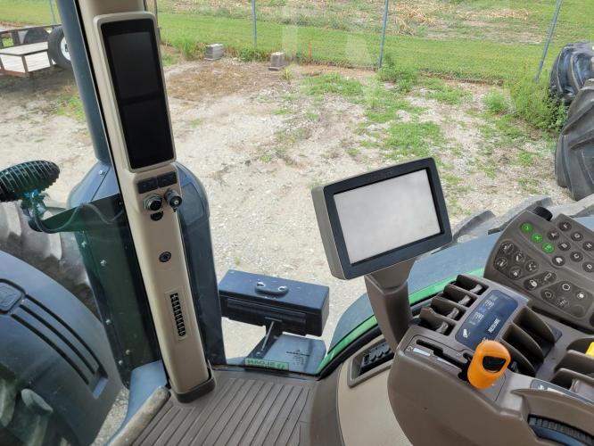 John Deere 8335R