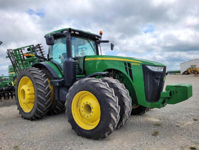 John Deere 8335R