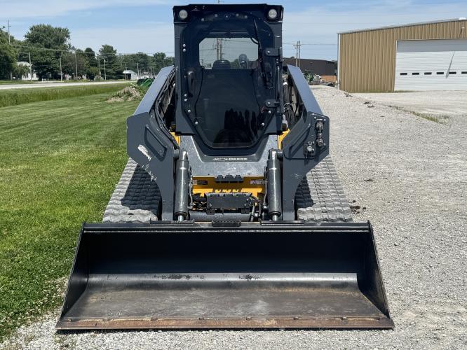 John Deere 333G