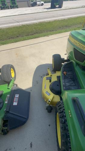 John Deere X738
