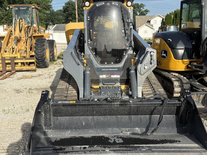 John Deere 333 P