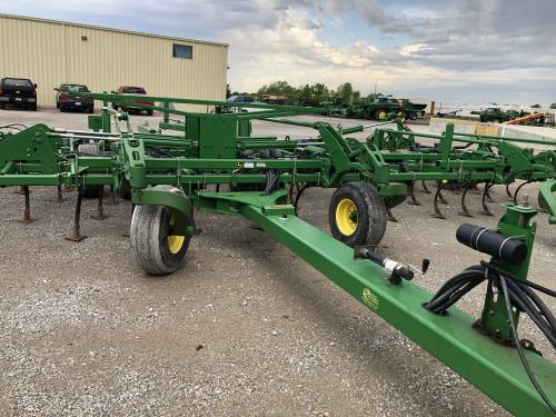 2008 John Deere 2210
