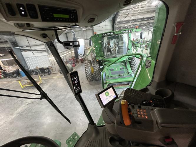John Deere S680