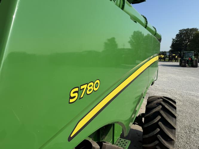 John Deere S780