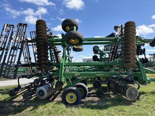 2022 John Deere 2660VT
