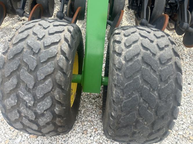 John Deere 1590