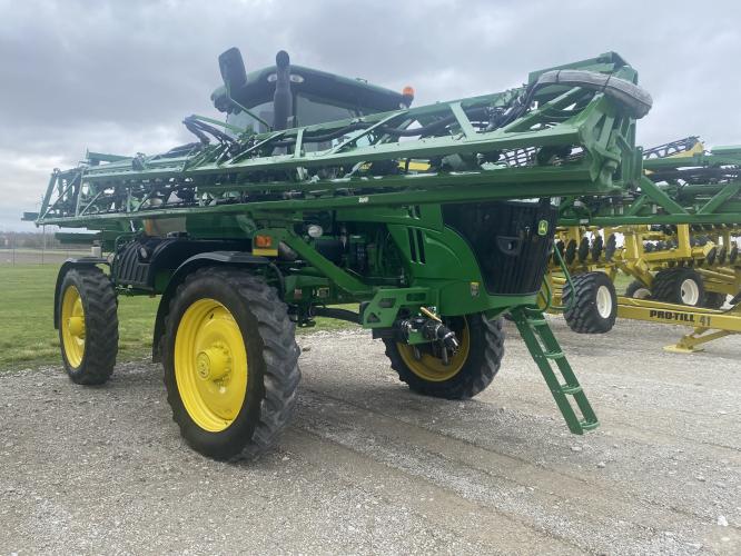 John Deere R4038