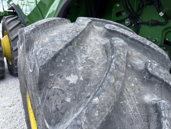 John Deere X9 1100