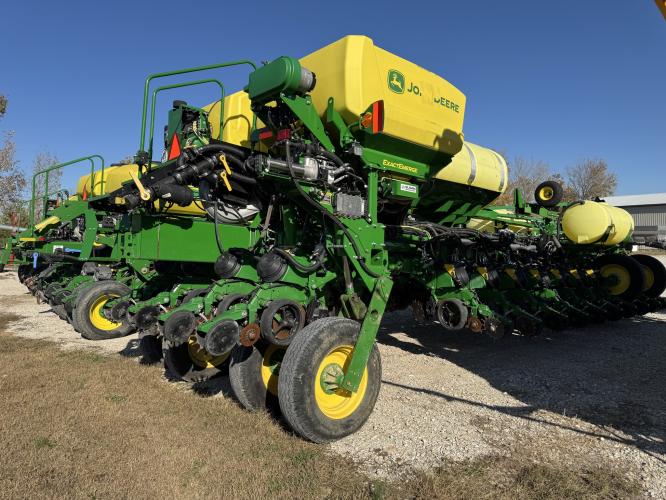 John Deere 1775NT