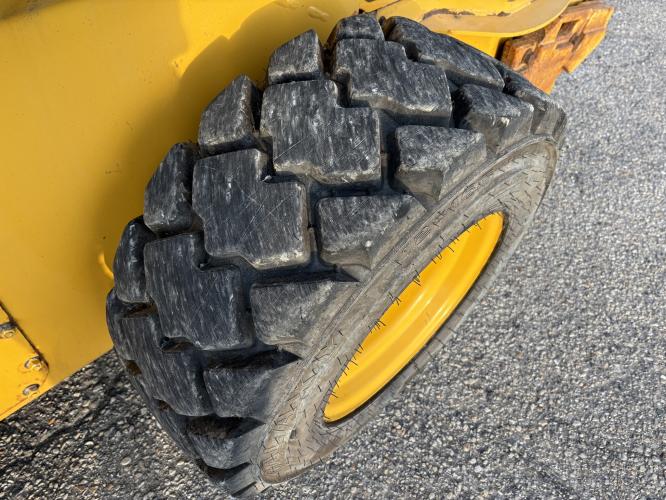 John Deere 324E