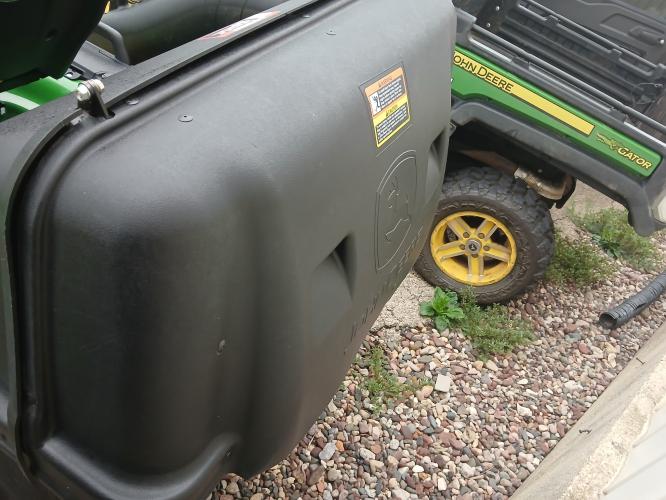 John Deere X738