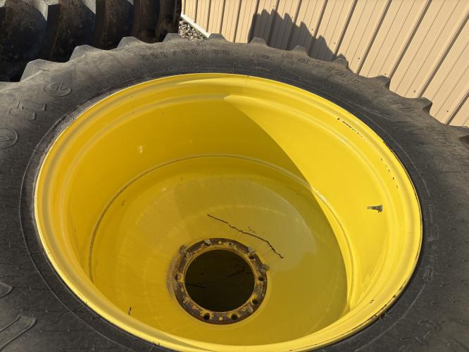 John Deere 520/85R38
