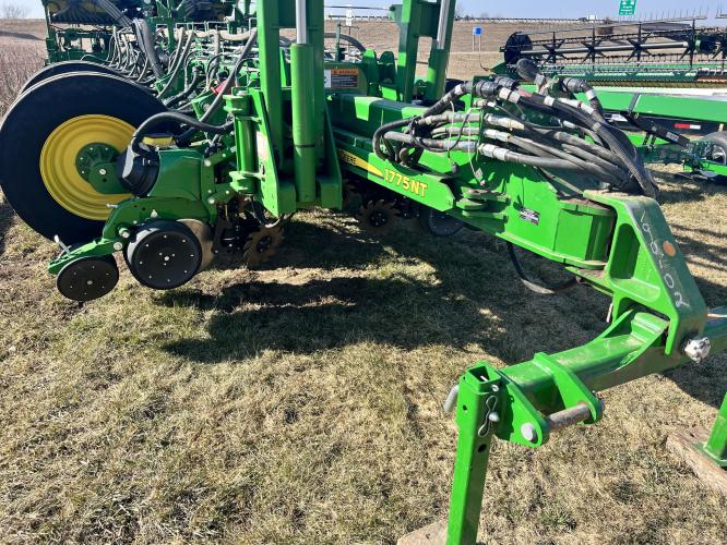 John Deere 1775NT
