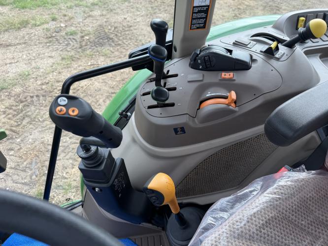 John Deere 5120M